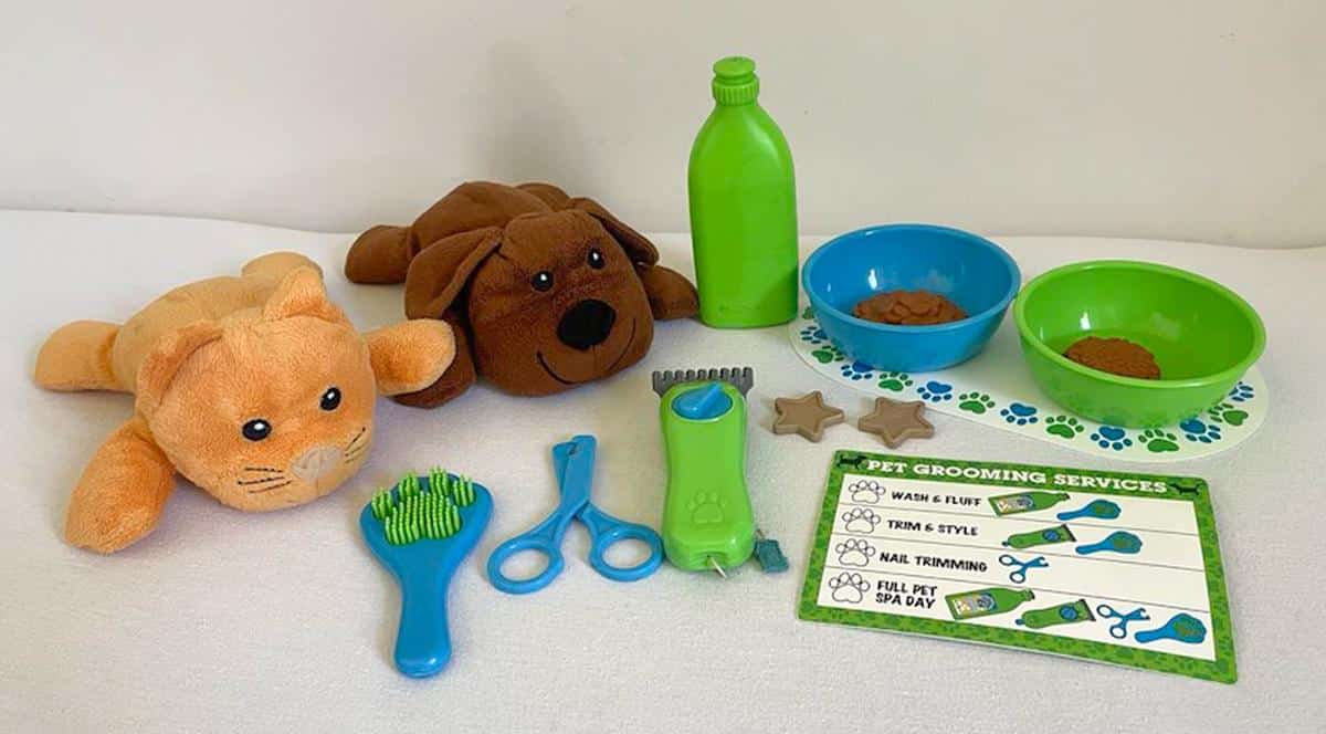 Feeding and grooming store pet care playset