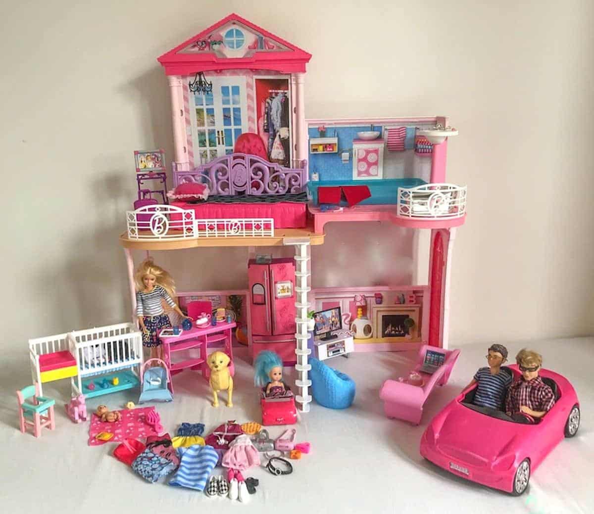 Complete barbie house set deals with 3 dolls and pool