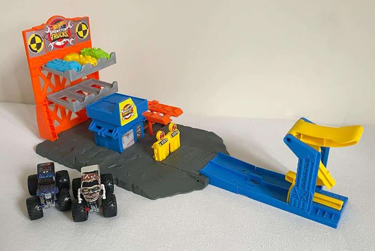Hot Wheels Monster Trucks Blast Station Playset