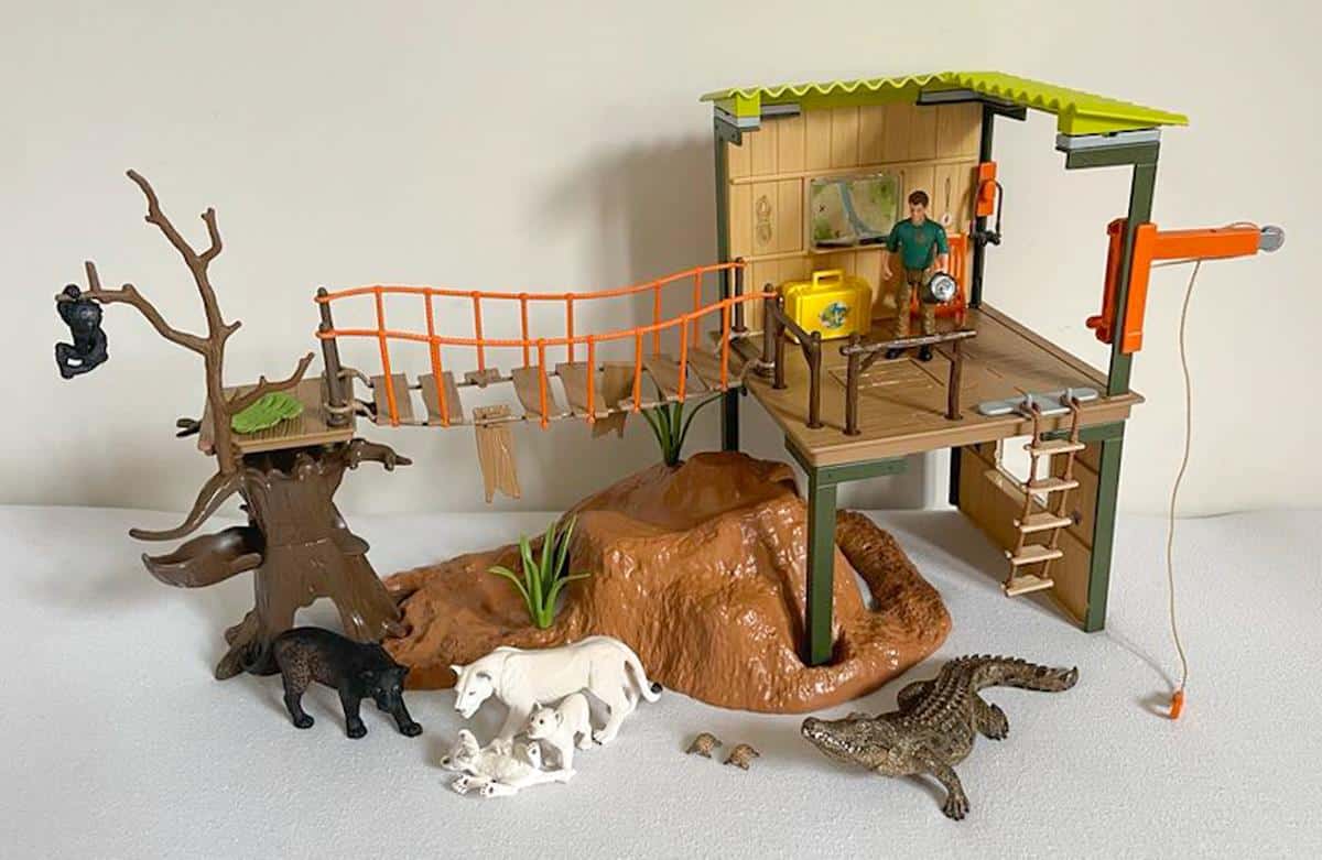 Schleich Wildlife Ranger Adventure Station