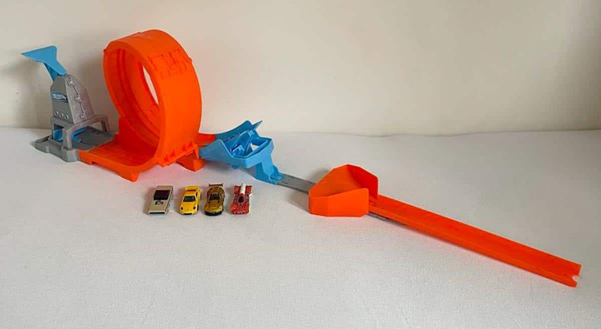 Hot Wheels Action Loop Stunt Champion Track Set