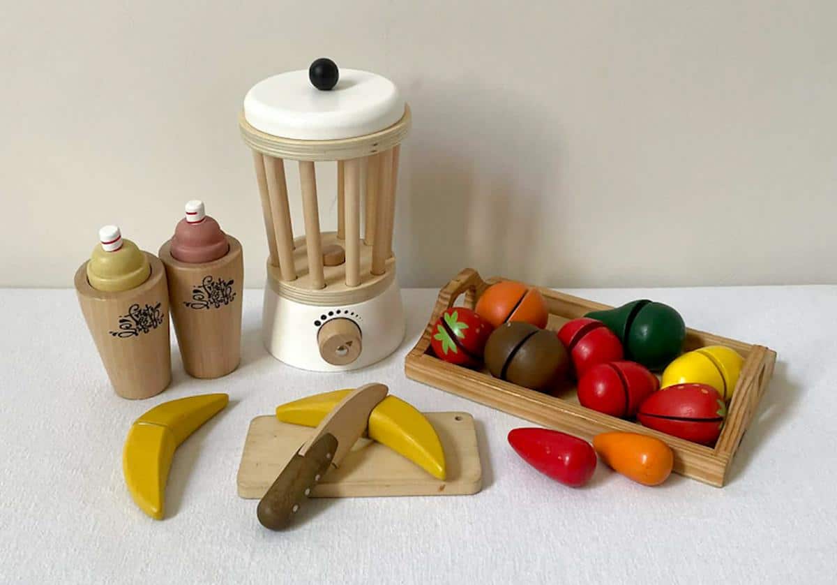 Blender & Wooden Fruit Set 