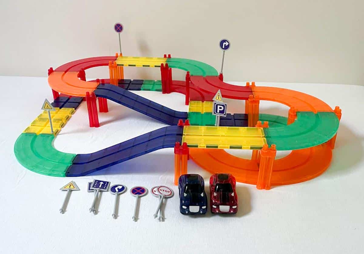 Magnetic Race Track Set